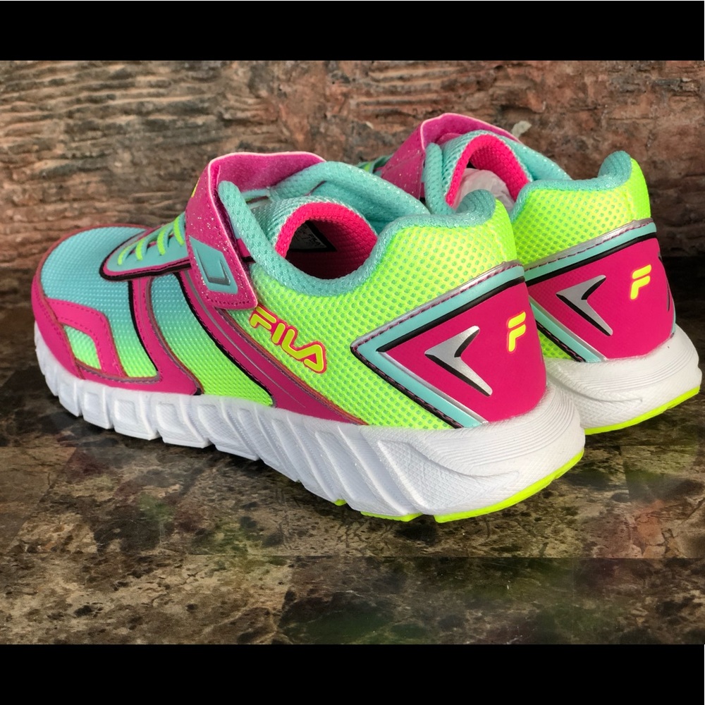 << SALE >> NEW WOMEN Fila Stay-Put Running Sneaker - Picture 9 of 12